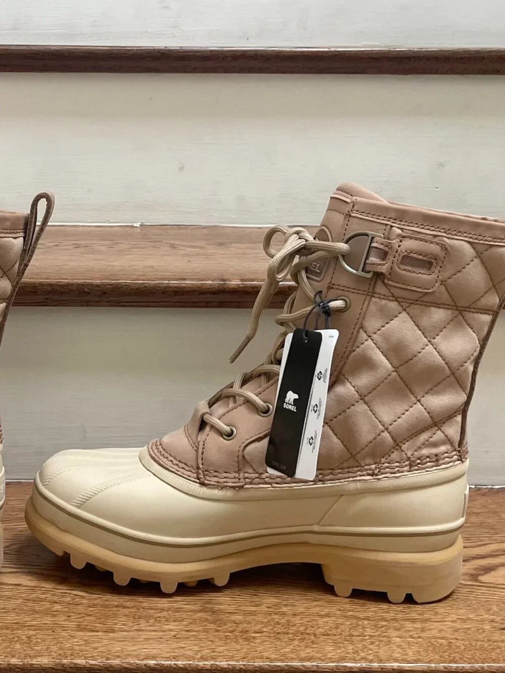 NWT Sorel Caribou Royal Boot in Beige, size 8 (no box)